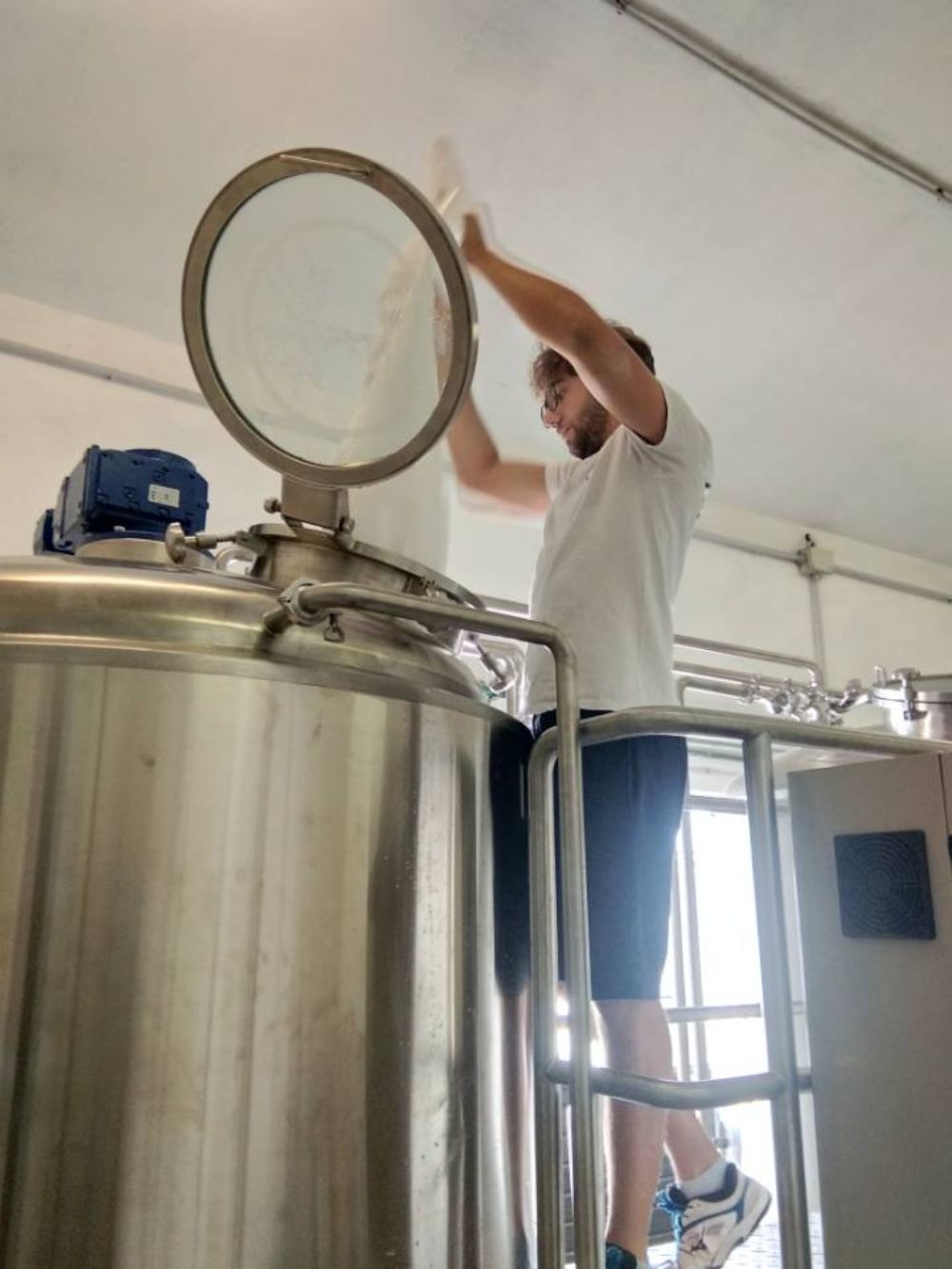 craft beer brewing brewery equipments,conical stainless steel beer fermenter,commercial brewery equipments for sale,how to start brewery,brewery equipment cost,beer tank,beer bottling machine,brewery Italy,craft brewery equipment price,brewpub beer equipment